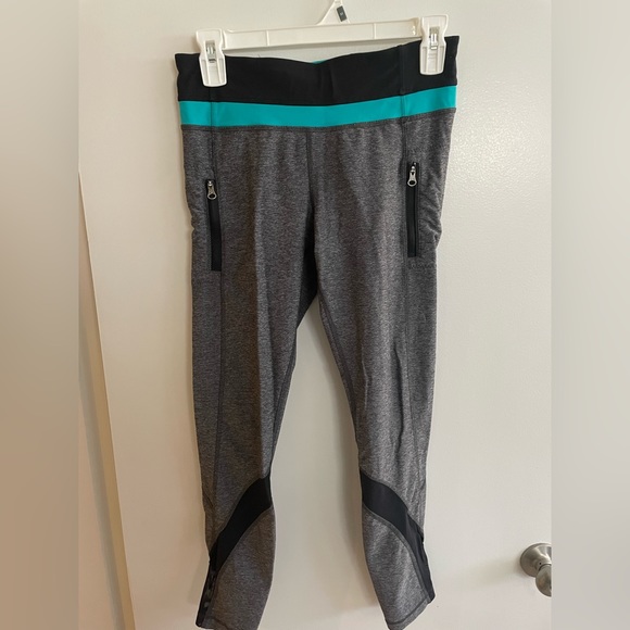 lululemon athletica Pants - Lululemon cropped leggings